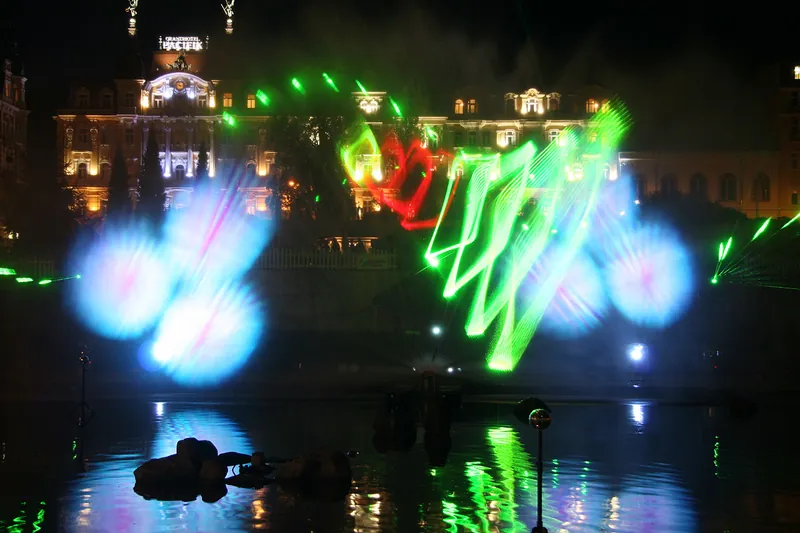 Watershow / show na vodní stěně / realizace SCREENRENTAL
