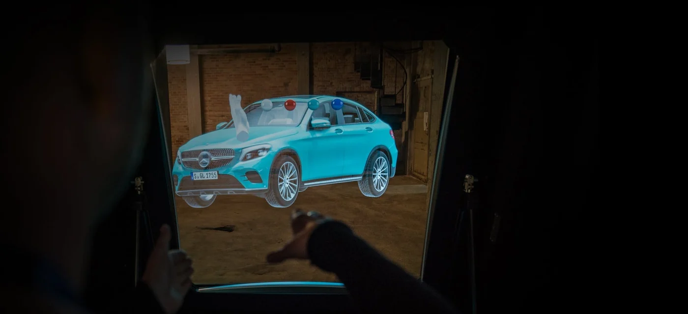 Virtuelles Auto hinter der DeepFrame-Optik