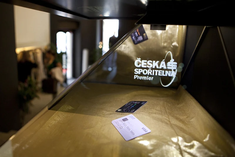 Česká spořitelna Premier — VISA INFINITY card presentation in a DREAMOC display
