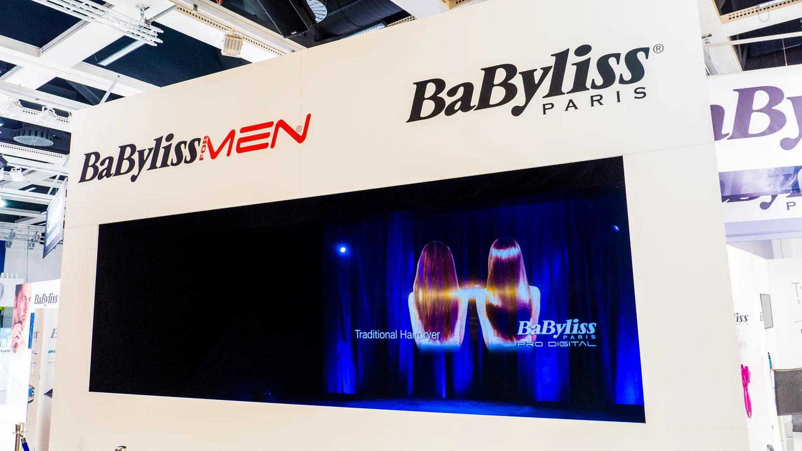 HOLO STAGE integrated into the BaByliss exhibition architecture