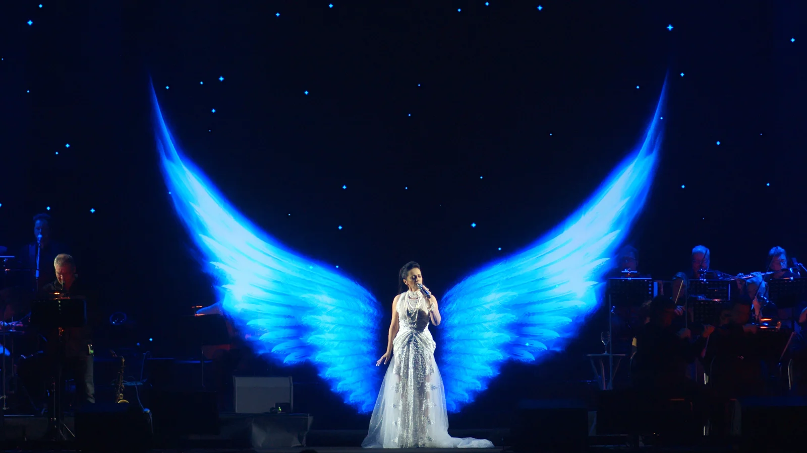 Lucie Bílá with holographic angel wings — produced by SCREENRENTAL.EU
