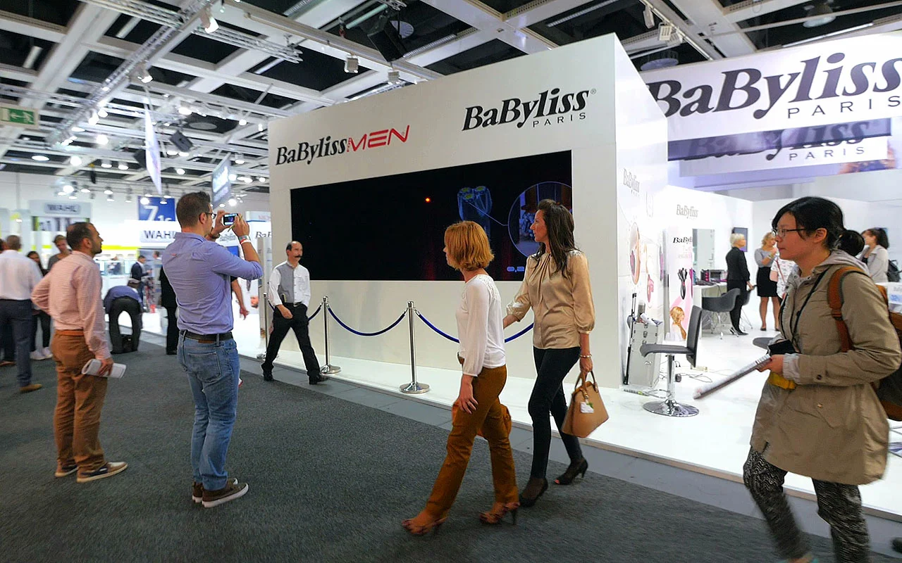 Holographic presentation on an exhibition stand — produced by SCREENRENTAL.EU